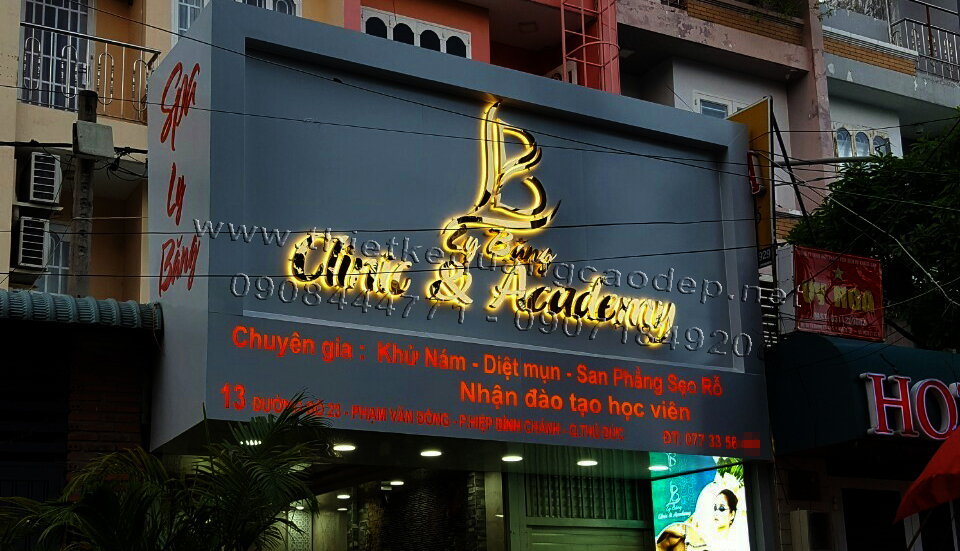 thi công chữ inox vàng hắt đèn