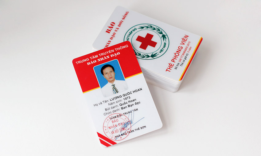 IN THẺ NHỰA NHÂN VIÊN