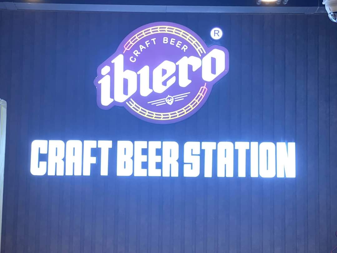 Bảng chữ mica lam sơn giả bê tong