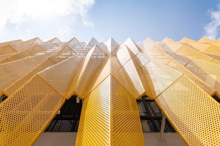 Bảng hiệu lưới sắt kiểu