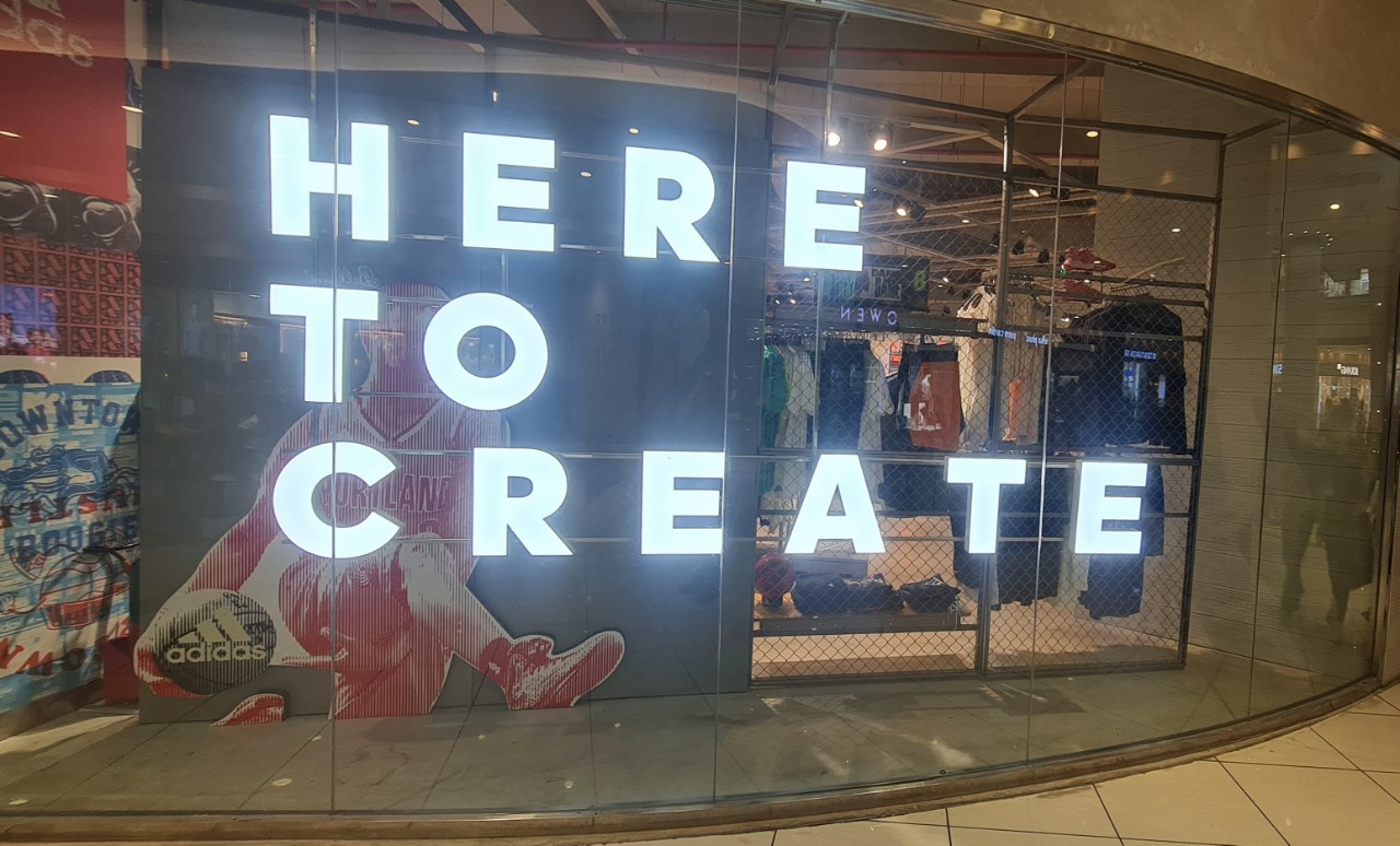 Chữ mica hộp đèn màu trắng